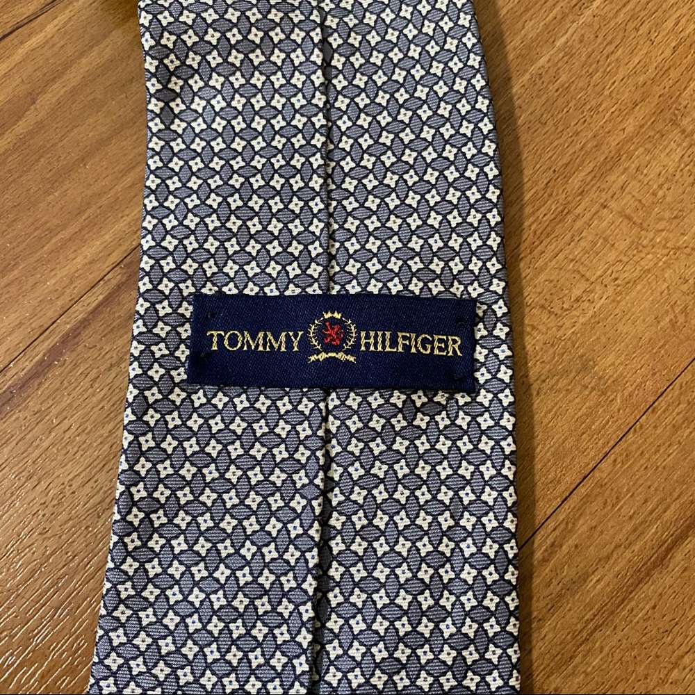 Tommy Hilfiger Men’s Imported Silk Gray Necktie - Picture 7 of 10